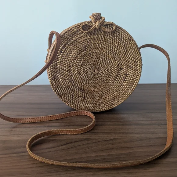NWOT Woven Wicker Rattan Round Handbag Crossbody Purse - Picture 1 of 2
